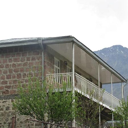 קזבגי Red Stone Guest House חדר תמונה