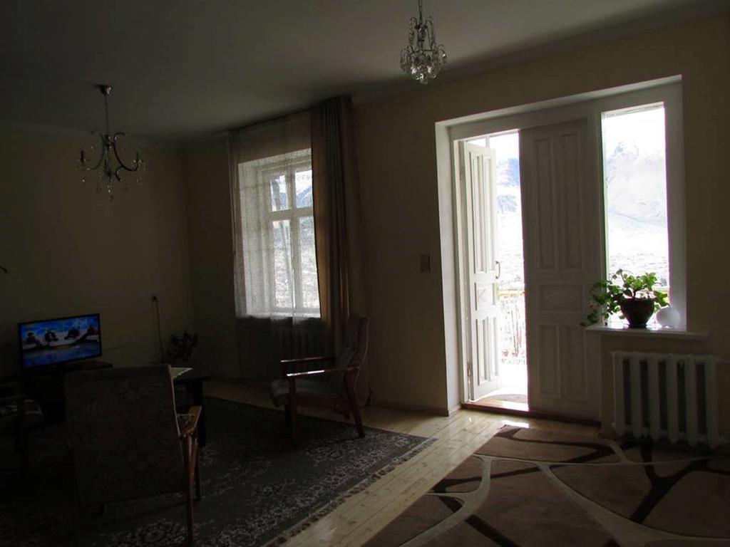 קזבגי Red Stone Guest House מראה חיצוני תמונה