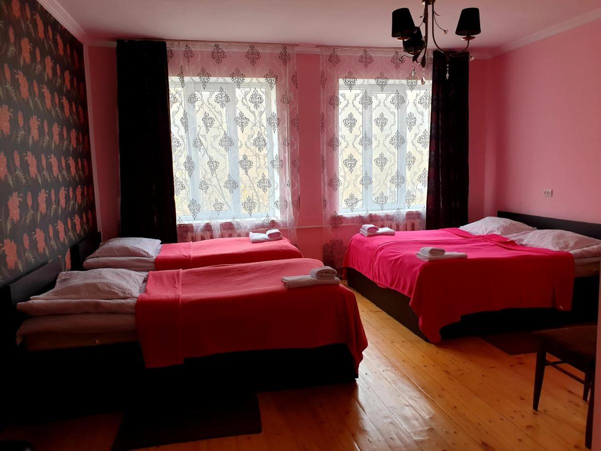קזבגי Red Stone Guest House מראה חיצוני תמונה